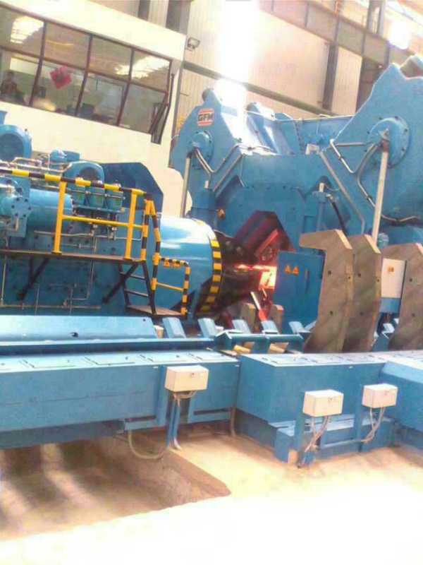 2000噸精鍛機組（四錘頭徑向液壓機）